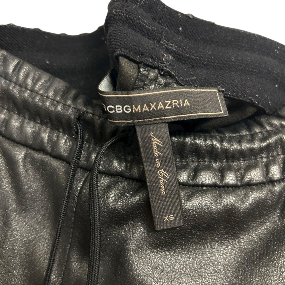 Bcbgmaxazria Black Pleather Drawstring Cropped Pa… - image 7